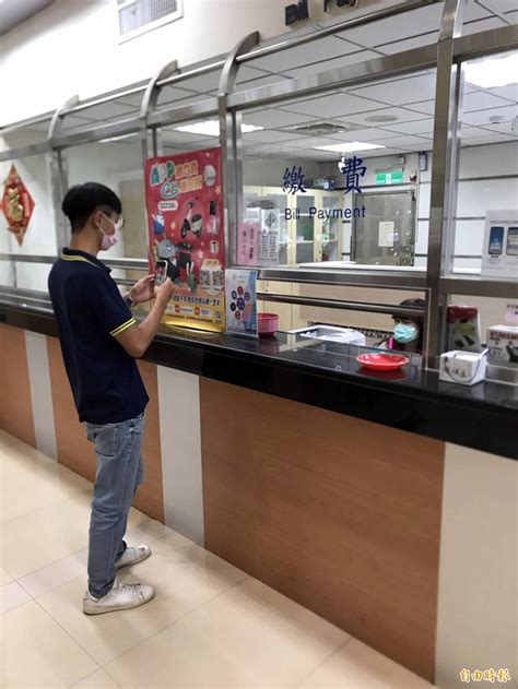 Jun 20, 2021 · 6月每天平均賣出10.6萬件. 中華郵政有員工確診 台電南投區處防疫升級 - 生活 - 自由時報電子報
