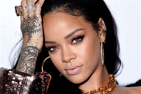 Rihanna E I Suoi Tatuaggi Significato E Foto