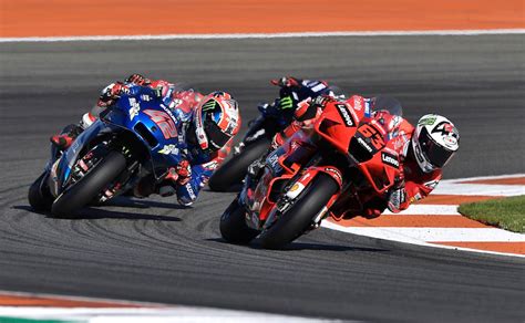 Motogp Sezonun Son Yarışı Valencia Gpde Damalı Bayrağı Ilk Sırada