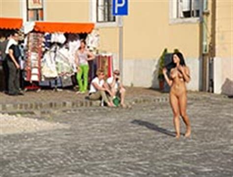 Nackt in der Stadt Prickelnde Erotik in der Öffentlichkeit