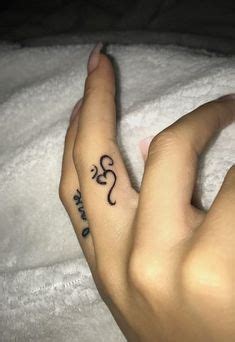Best small and simple tattoo ideas for men. 47 ideias de Tatuagem no dedo | tatuagem no dedo, tatuagem ...