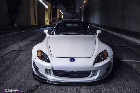 Cunning White Honda S2000 With Stylish Accessories — Gallery