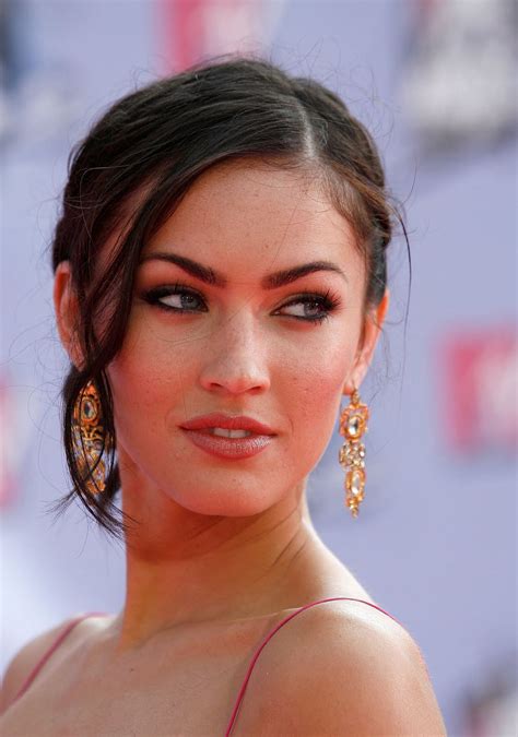 From an early age, mitchell showed an interest in both performing and women's clothing. Megan Fox HQ and Latest pix: Biography
