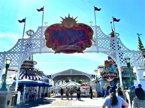 Entering Paradise Pier | Entering Paradise Pier at Disney Ca… | Flickr