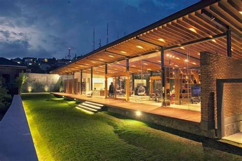 Konsultan jasa arsitek profesional, desain rumah mewah, villa & bangunan umum, desain interior modern & pelaksanaan. 9 Desain Rumah Mewah oleh Arsitek Ternama di Indonesia