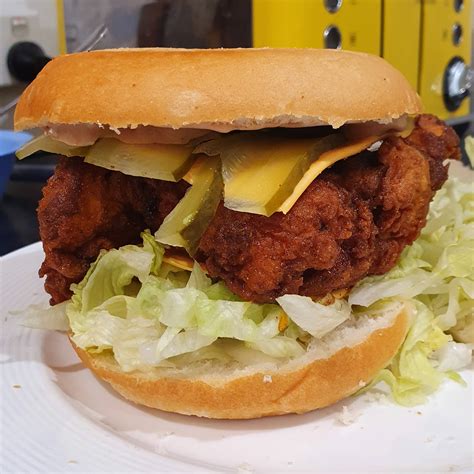 Jan 22, 2021 · nashville hot chicken from vandelay hospitality group (east hampton sandwich co., hudson house) will open in the former digg's taco shop at 6309 hillcrest ave., near smu. HOMEMADE Nashville Hot Chicken Sandwich : FoodPorn