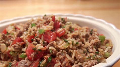 Bell pepper, chopped 2 stalks celery, chopped 1 (15 oz.) can tomato sauce 1 bay leaf 1/2 c. Italian Ground Beef with Rice December 17, 2017 | Beef ...