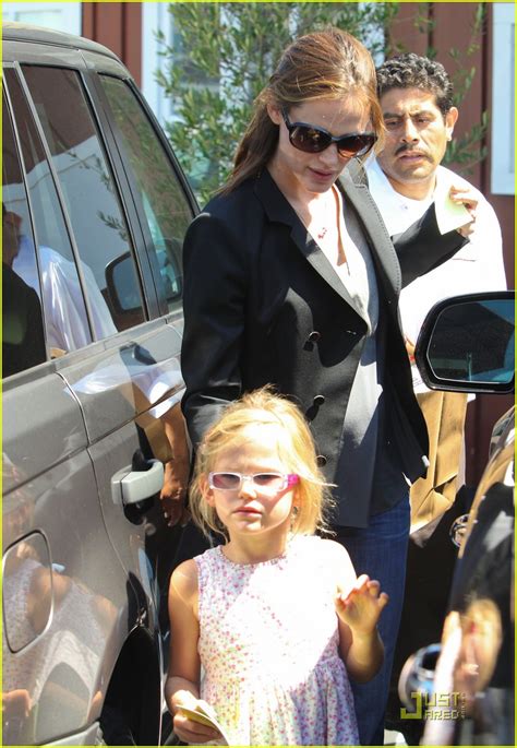 Jennifer Garner Steps Out After Pregnancy Announcement Photo 2573021