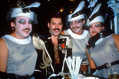 Freddie Mercury Cumpliría 76 Años La Historia De La Extravagante