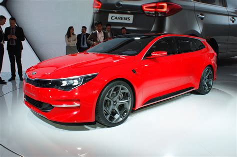 Kia is now flexing unique luxury car designs, high production numbers and has found its way into super famous car reviewers' hands. How Kia plans to overtake Citroen, Hyundai and Toyota with ...