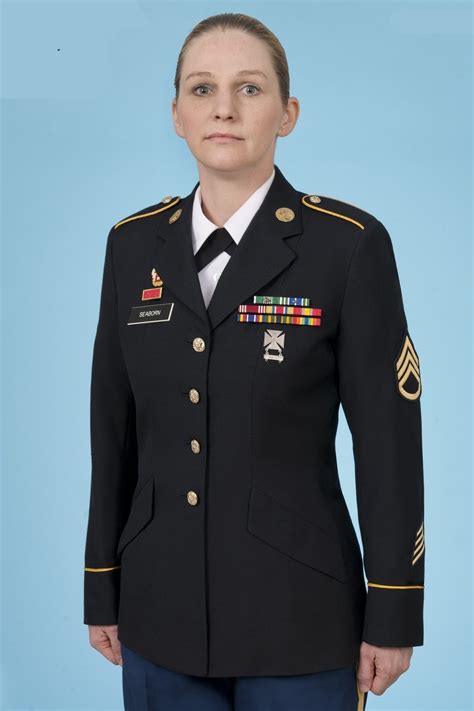 Seaborn Becomes First Female Reserve Cyber Soldier Honor Grad Us