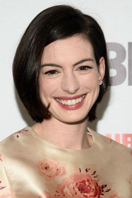 Anne Hathaway Isnt Onboard With Taylor Swift Squad Bashing Medium
