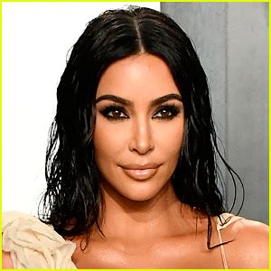 Theres A Resurfaced Conspiracy Theory That Kim Kardashian Has 6 Toes