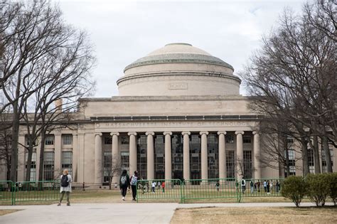 Mit Announces Only Seniors Will Return To Campus This Fall The Boston
