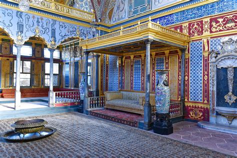 Imperial Hall With The Throne Of The Sultan Topkapi Palac Flickr
