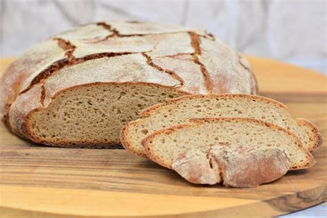 Knuspriges Roggenbrot backen Rezept mit Sauerteig