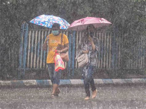 Delhi Ncr Receives Heavy Monsoon Showers Minimum Temperature Drops To