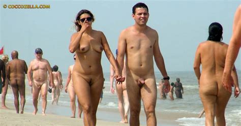 AVENTURAS DO CASAL TAMBABA De Pau Duro Na Praia De Nudismo