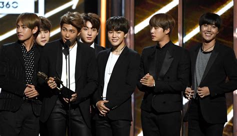 Meet Bts The K Pop Group That Dethroned Justin Bieber At The Billboard