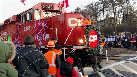 'Vintage' Ashley Country Christmas offers closeup views of historic train