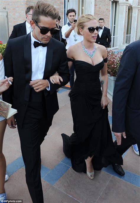 Scarlett Johansson Engaged To Romain Dauriac Star Shows Off Stunning