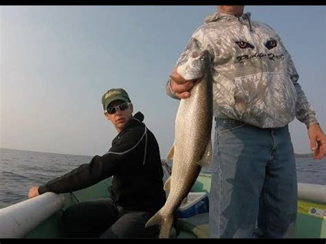 A pga golfer wouldn't show up to the course and play a whole round with a nine iron, and you shouldn't show up to the lake with one rod for all your presentations. Lake Trout Fishing Without a Fishing Pole - YouTube