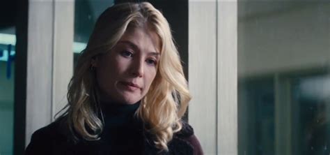 Watch Rosamund Pikes Jack Reacher Interview And A New Clip With Her
