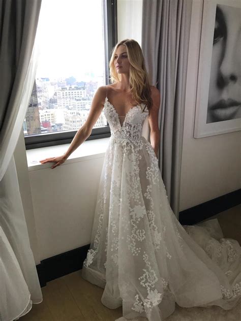 2017 Custom Made White Lace Wedding Dresssexy Spaghetti Straps Bridal