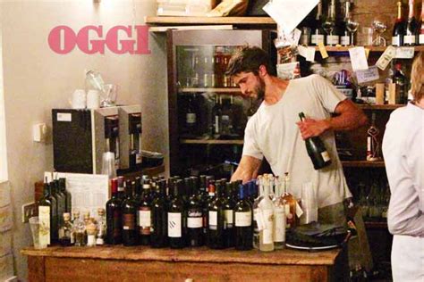 La coppia a breve regalerà a nonno silvio berlusconi l'11° nipotino. Barbara Berlusconi e Lorenzo Guerrieri: coppia al bacio ...
