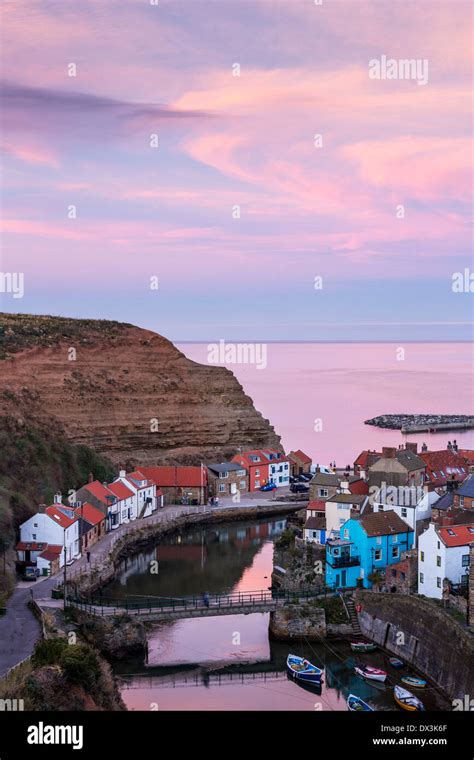 Staithes Harbour North Yorkshire Stock Photo Alamy