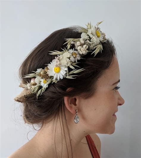 If you're looking to rent wedding napkins they can cost anywhere from $0.40 to $0.65 each napkin. 15 Beautiful Dried Flower Crowns You Can Buy on Etsy ...