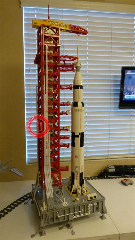 New 114cm High Building Blocks Toys Apollo Saturn No 5 Launch Pad