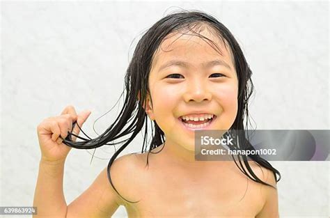 일본 여자 세척 그녀의 머리 아이에 대한 스톡 사진 및 기타 이미지 아이 욕조 일본 민족 Istock