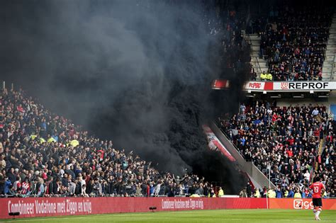 También se pueden seleccionar lugares de juego históricos. (Alsnog) last van de rook na PSV-Ajax? Meld je bij PSV ...