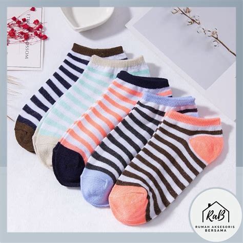 Masih bingung sekolah fashion yang bagus di mana? RAB Kaos Kaki Motif Garis Banyak Garis Tipis Kaos Kaki ...