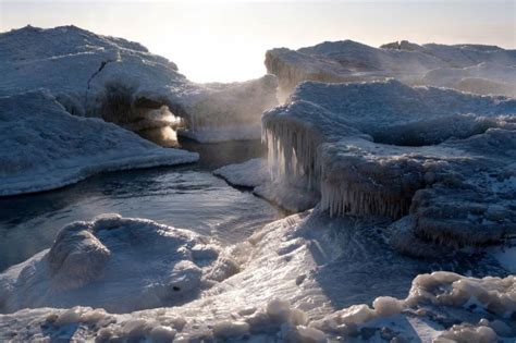 In Pictures Lake Michigan Completely Freezes Amid Extremely Dangerous