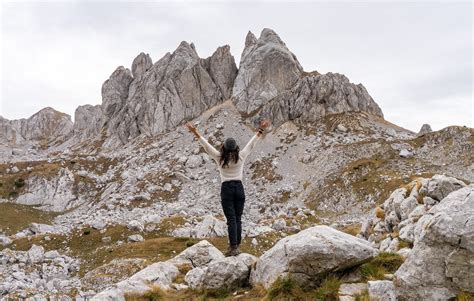 Hike Naar Bobotov Kuk De Hoogste Bergtop In Montenegro