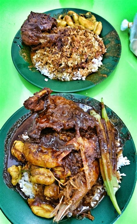 Nasi kandar has been the local's favourite for decades and still is regardless of skin colour and religion. Globe NOMAD Rider...: Nasi Kandar Deen, Jelutong Penang