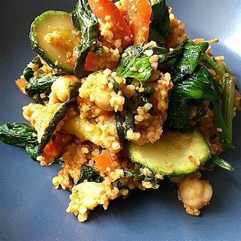 Octobre 19, 2015 at 14:55. Couscous mit Zucchini, Kichererbsen und Blattspinat ...