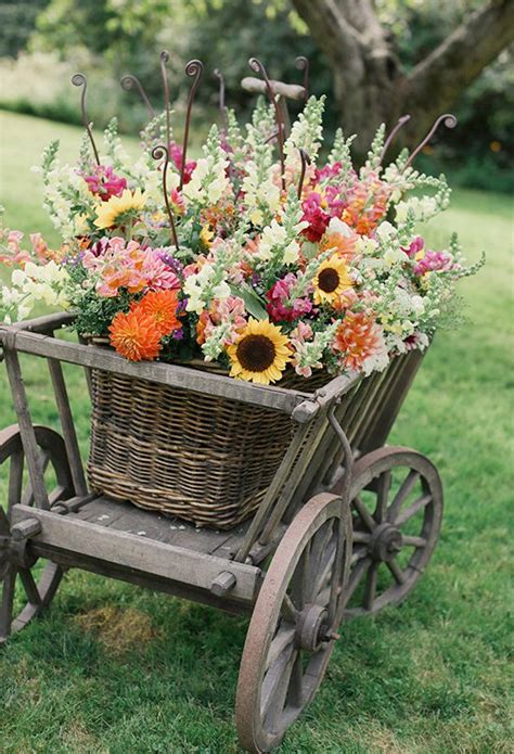 This wreath is so simple even the kids could make it. 20 Amazing DIY Projects To Enhance Your Yard Without ...