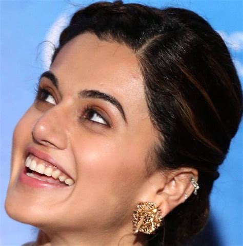 Glamorous South Indian Girl Taapsee Pannu Beautiful Oily Face Closeup In 2021 Oily Face