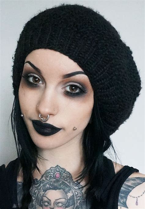 Smokey Dark Eye Makeup Gothic Look Black Dark Lipstick Alternative Look Tatooed Girl I So