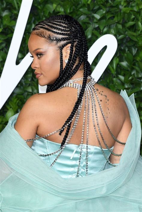 Ac Custom Ed To The Flex Rihanna Wows At The 2019 Fashion Awards