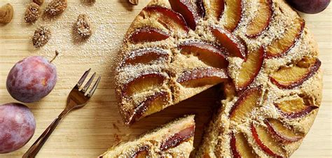 Torta di prugne fresche soffice una ricetta facile e veloce con prugne rosse o prugne gialle. Torta di Prugne con Farina di Mandorle: Irresistibile