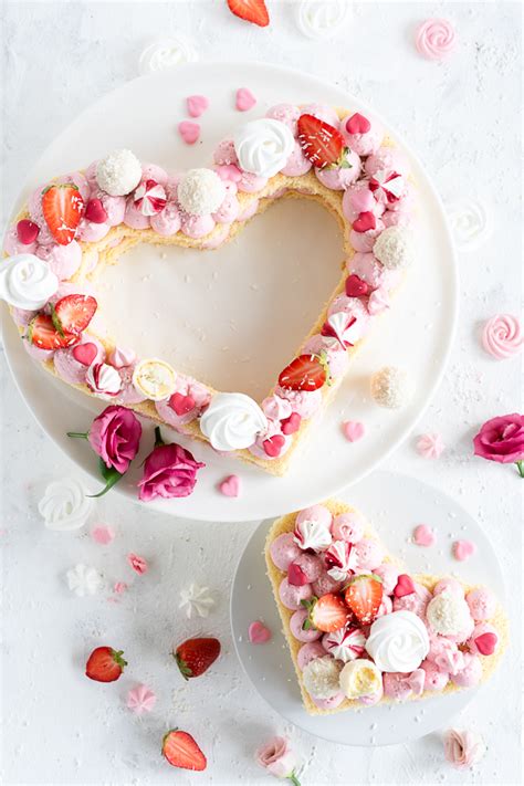 Anlässlich des heutigen valentinstags, habe ich für euch ein rezept für einen kuchen mit besonders viel herz. Letter Cake Heart-Biskuit Kuchen Herz | Meine Kuechenschlacht