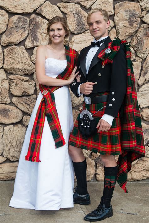 Scottish Highland Wear Kilts N