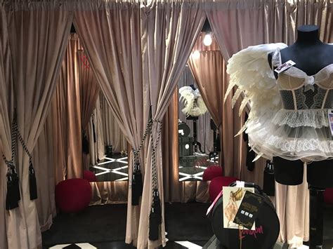 Victoria’s Secret New Bond Street Flagship Temporary Fitting Rooms Hello Flamingo