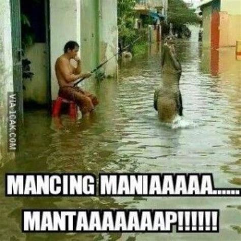 deretan meme jakarta banjir yang bikin nyengir