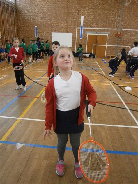 Choose the suitable kids badminton lessons. First Badminton Kids / How to Play Badminton {outdoor ...