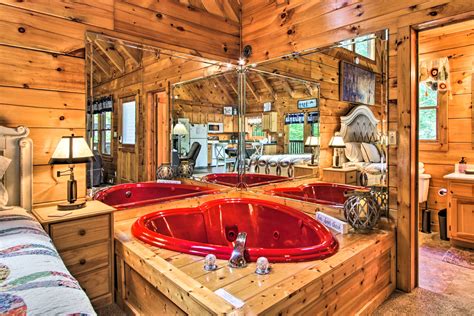 Romantic Gatlinburg Studio Cabin W Hot Tub And Deck Evolve